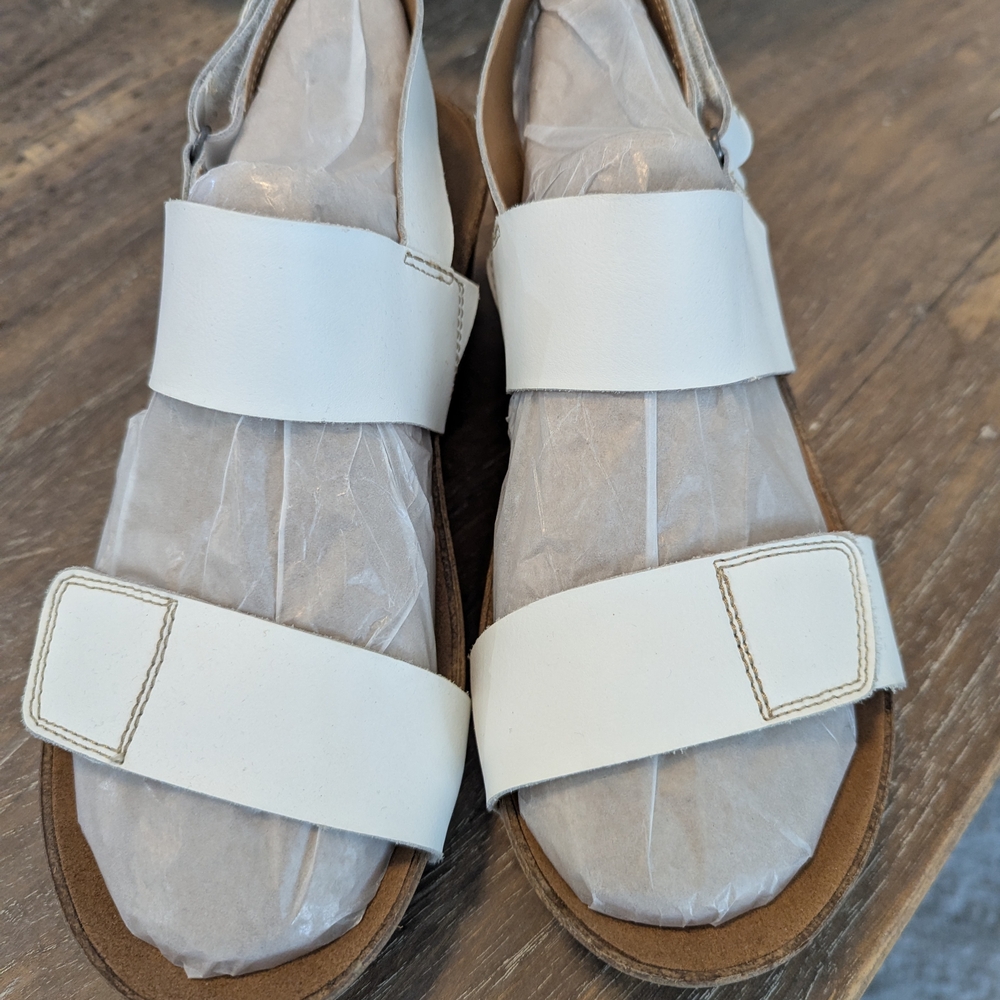 Clarks White Sandals with Adjustable Straps